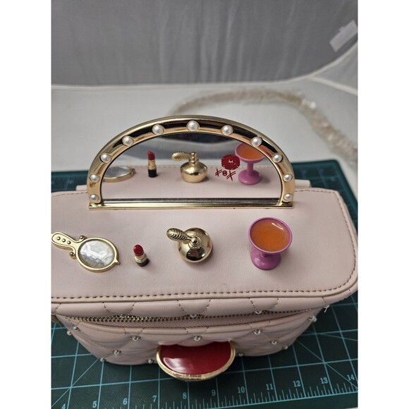 Betsey Johnson Kitsch Mirror Mirror Vanity Crossbody Bag in Blush Pink - Picture 3 of 13